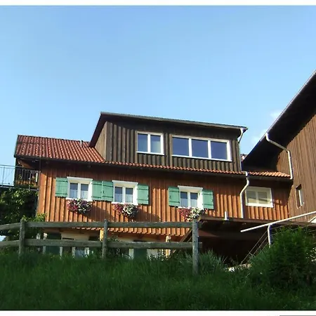Familienbauernhof Bereuter * Alberschwende